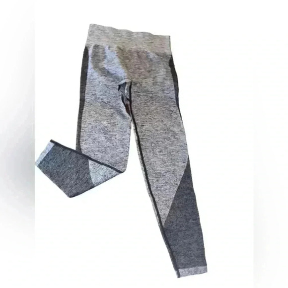 PINK by Victoria’s secret Gray & Black Seamless‎ Contour Leggings, Small - Picture 2 of 4